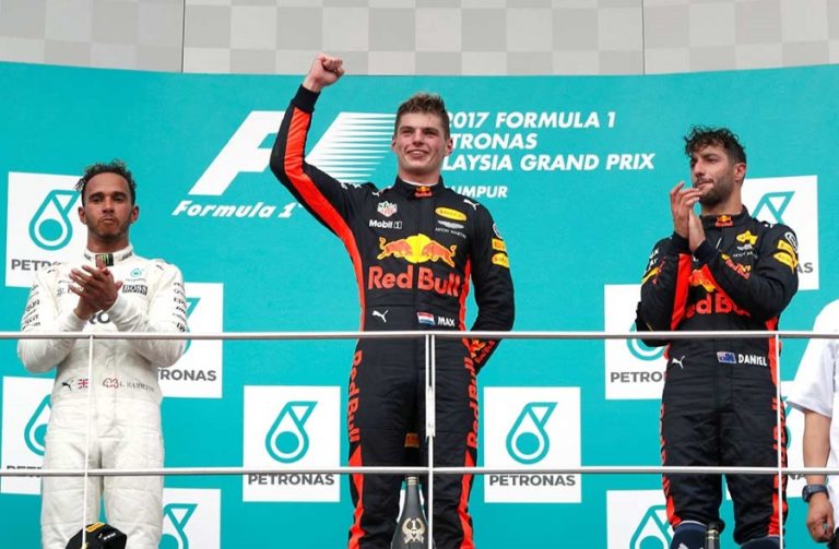 Verstappen gana en Malasia