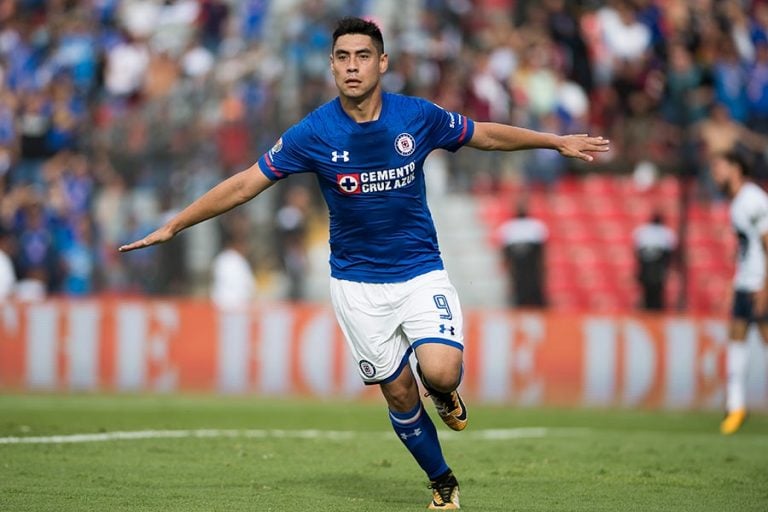 Cruz Azul golea a Pumas en La Corregidora