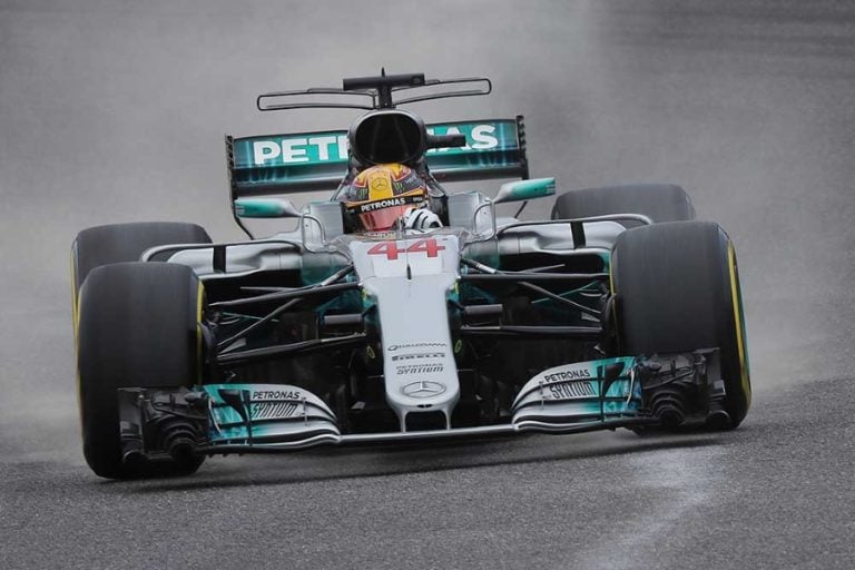 Hamilton logra primera ‘pole’ en Japón; Checo partirá séptimo
