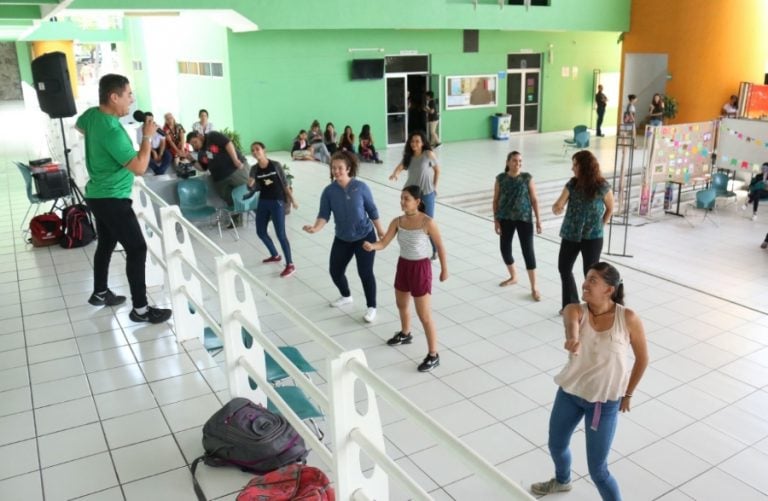 Llevan Caravana de la Activación Física a la 29 Semana de Piscología