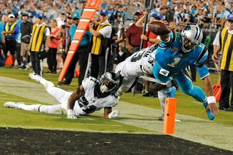 Guía Carson Wentz la victoria de Filadelfia en Carolina