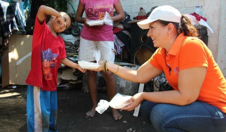 Familias vulnerables reconocen el apoyo del DIF Tecomán