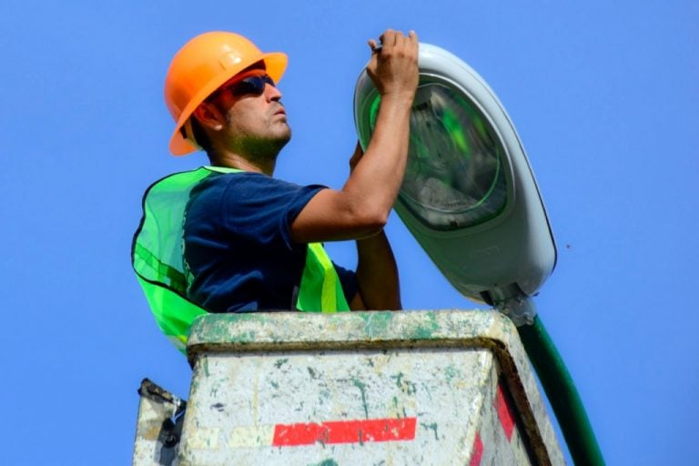 Ayuntamiento de Colima trabaja para tener una ciudad mejor iluminada