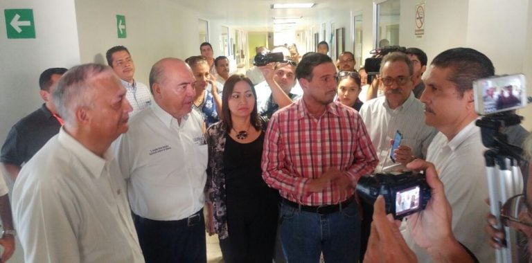 Arnoldo Ochoa recibe instalaciones de la Secretaría de Educación