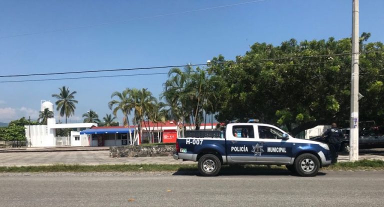 Sujeto armado intenta asaltar a una mujer; en Tecomán