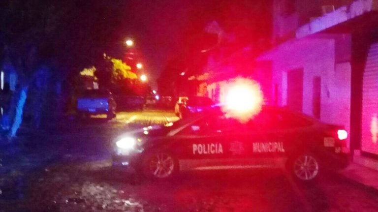 Baleado en Salagua, se lo llevan grave en patrulla