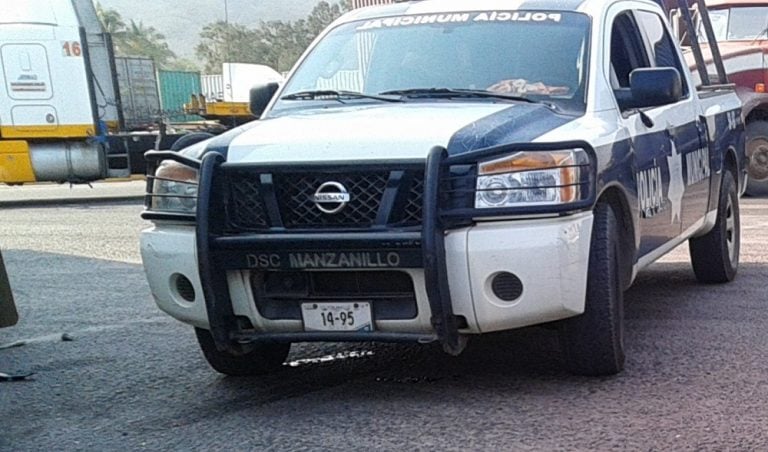 Caen dos con droga en Manzanillo; circulaban en auto sin placas