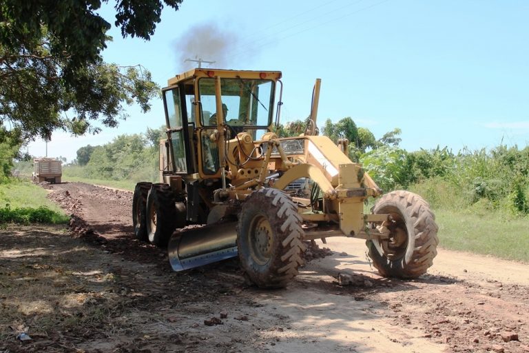 Rehabilitan caminos sacacosechas en la comunidad de Cofradía de Hidalgo