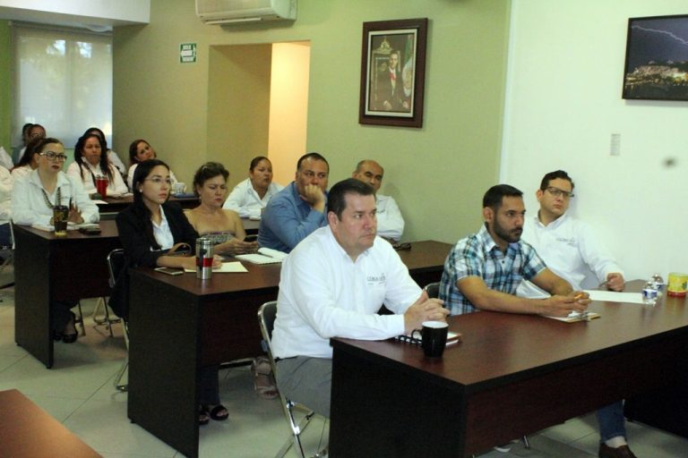 Capacita INFOCOL a servidores de la Oficina del Gobernador