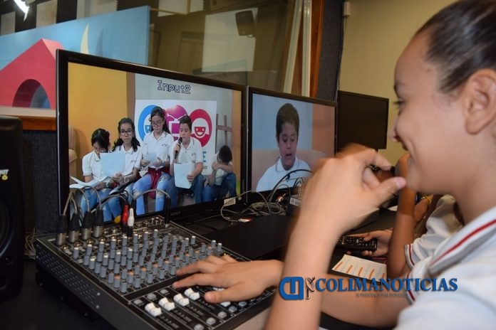 Con instalaciones y equipo profesional niños aprenden a hacer radio y televisión (4)