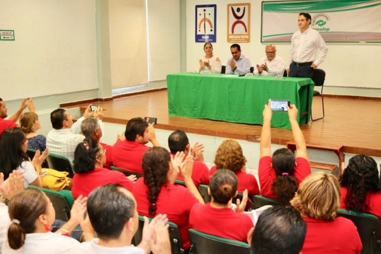 Anuncia Gobierno apoyos a trabajadores del Conalep
