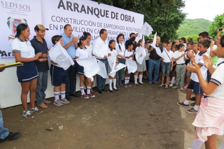 Inicia Ayuntamiento de Armería obras de mejoramiento urbano en la comunidad de Rincón de López