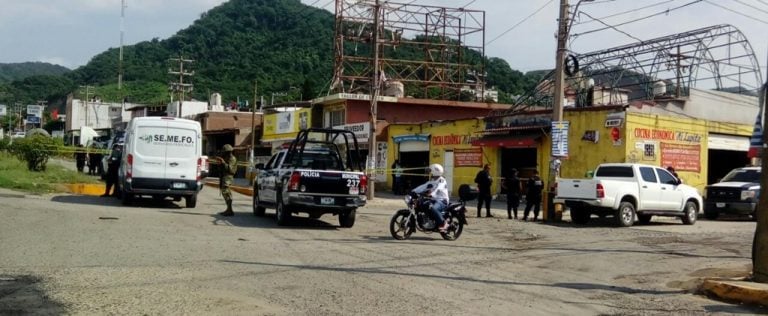 Ejecutan a un hombre mientras comía, en Tapeixtles