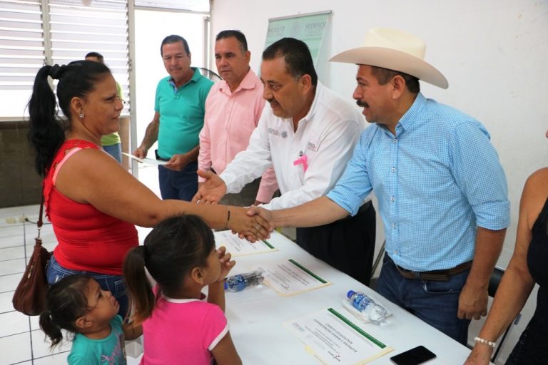 En Tecomán aumentan beneficiarios del programa Seguro de Vida para Jefas de Familia