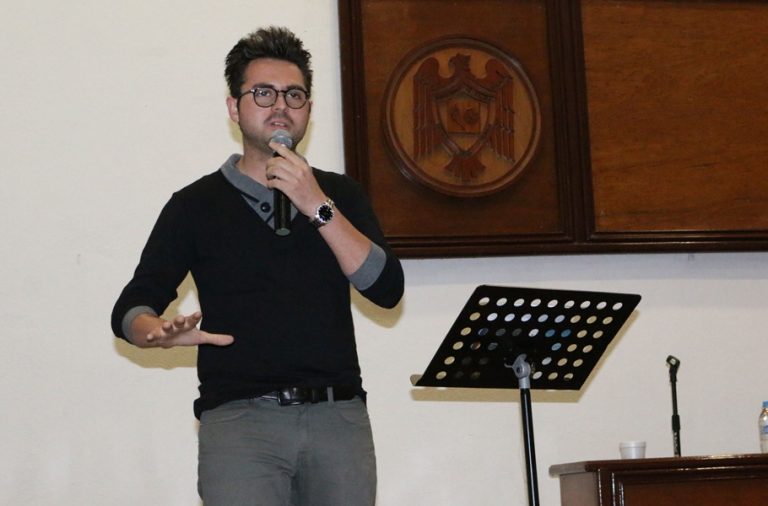 “Para escribir, no se debe ser egoísta”, Christian Castañeda