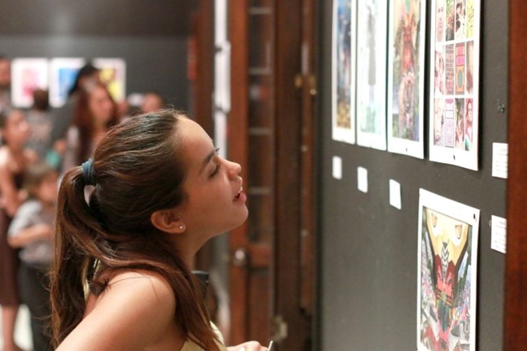 Muestran prácticas de vuelo alumnos de Artes Visuales