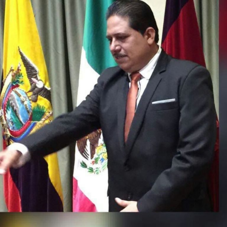 Presidente de la CDHE recibe Doctorado Honoris Causa en Quito