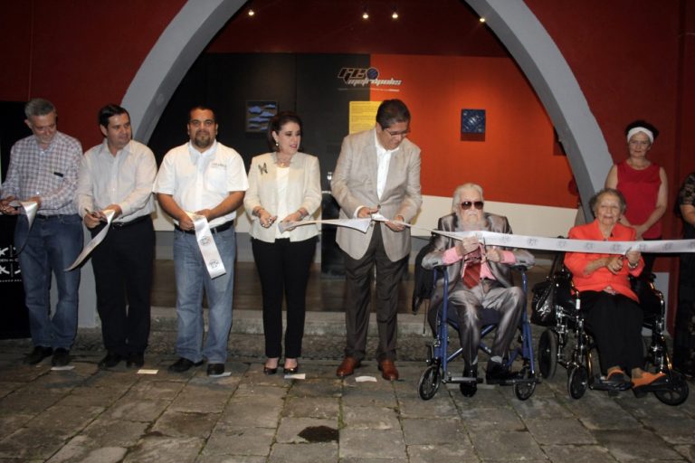 Realizan homenaje a Fernando del Paso