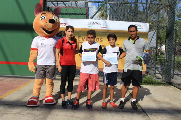 En el Marco de la Feria de Todos los Santos, Premia Incode Torneo Estatal de Frontenis