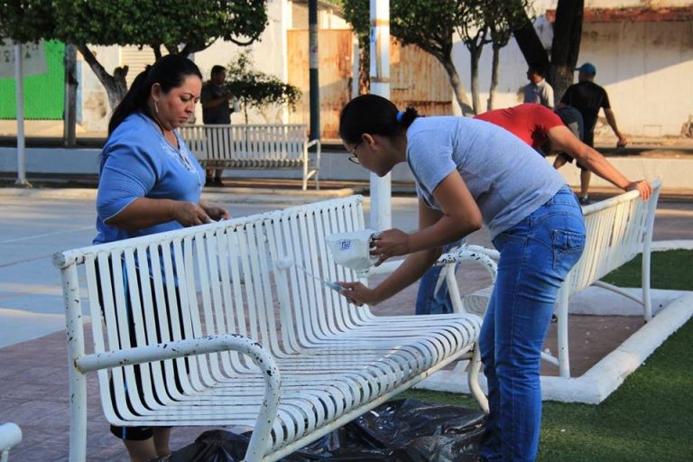 Funcionarios de Tecomán realizan brigadas de limpieza previo al puente vacacional