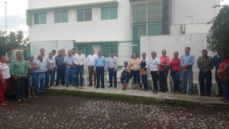 Maestros toman instalaciones de la USAED en Tecomán