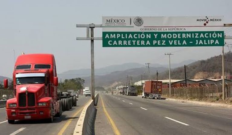 Comando armado se lleva contenedores, de un patio transportista en Manzanillo
