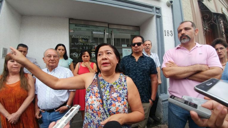 Alcalde Insúa nos trataba de ignorantes y de manera prepotente: Noemí Santos, comerciante