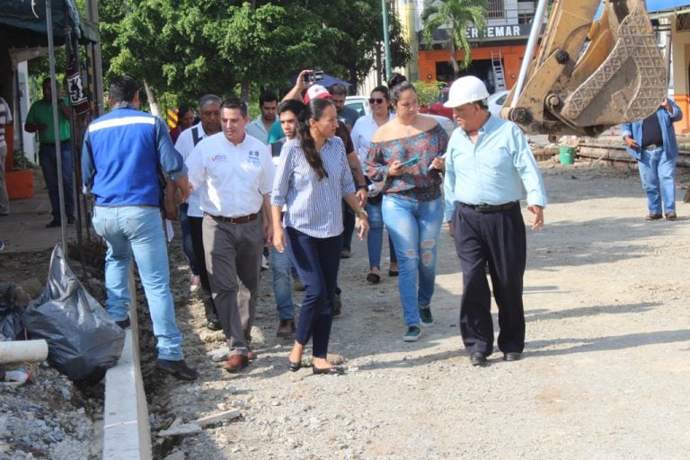 Supervisa Gaby Benavides obras de Salagua y Santiago