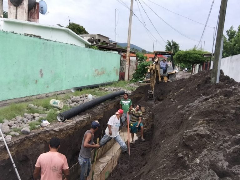 Sustituirá comuna tecomense red de drenaje en la colonia El Chamizal