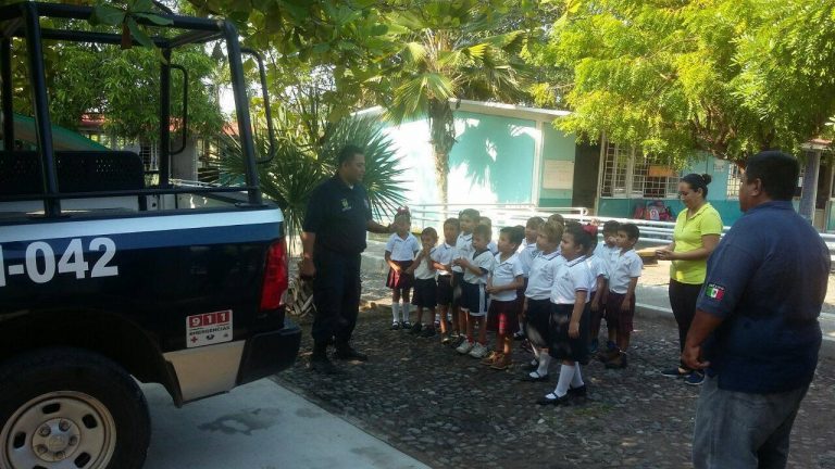 Imparten pláticas de formación social a niños que cursan preescolar en Tecomán