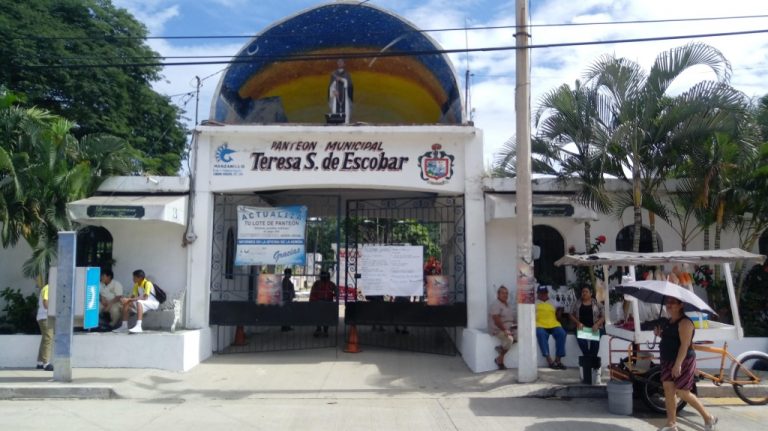 Listo el panteón municipal de Manzanillo, para los Días de Muertos