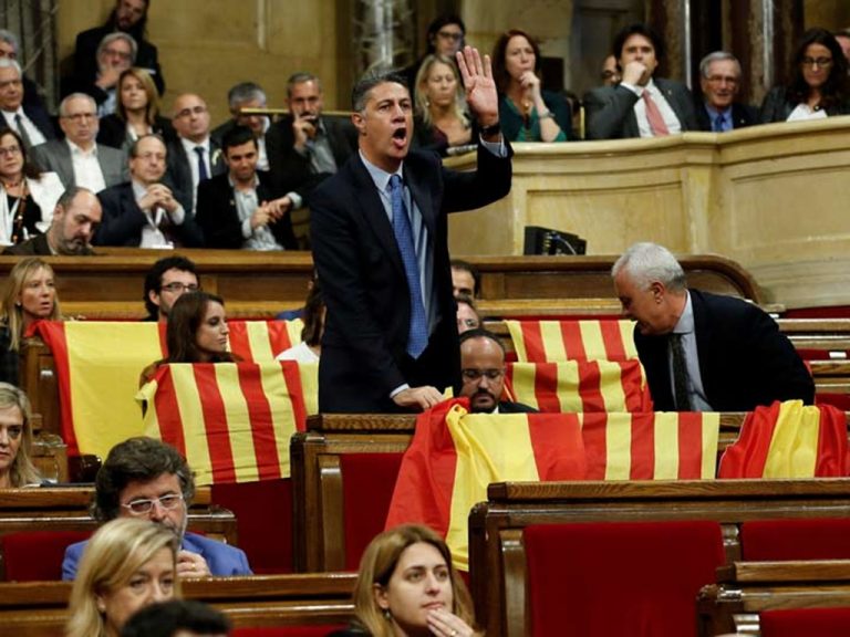 Parlamento catalán declara la independencia de la región