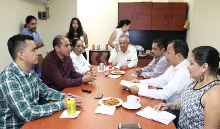 Periodistas entregan propuesta de iniciativa de ley a diputados