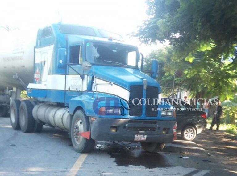 Pipa de Gas Z ocasiona fuerte accidente en El Colomo 