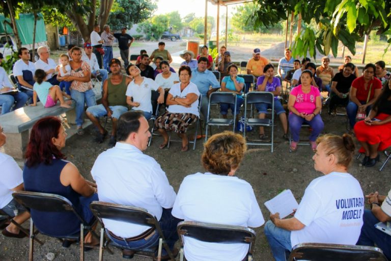 Alcalde capitalino visita colonia Prados de la Estancia