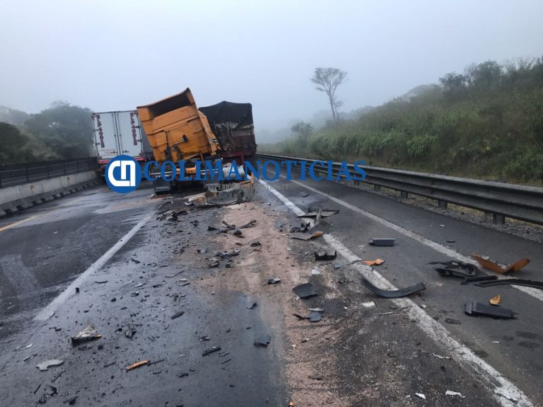 Reportan accidente de tráiler por alcance en carretera Guadalajara-Colima