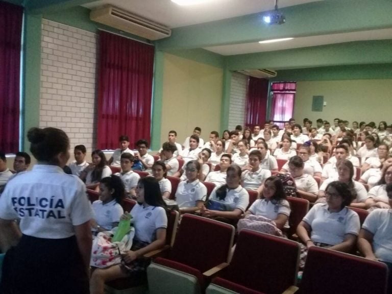 SSP imparte charla de prevención en bachillerato 16 de la Universidad de Colima