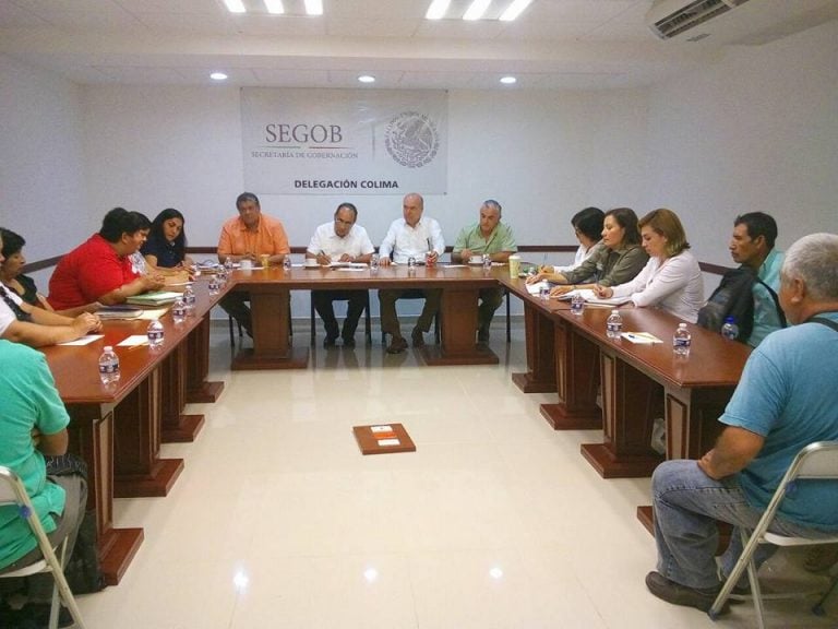Se reúnen autoridades estatales y federales con pescadores de la laguna de Cuyutlán
