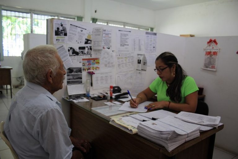 Tramita DIF Tecomán más de mil tarjetas para la tercera edad