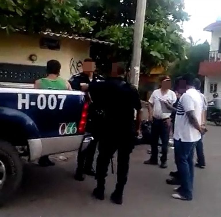 Vecinos de Tecomán, retienen a ladrón, escapa y luego es detenido por la policía