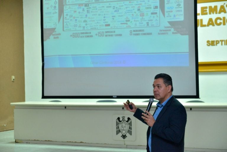 Exponen escenario laboral y de innovación a estudiantes de Telemática