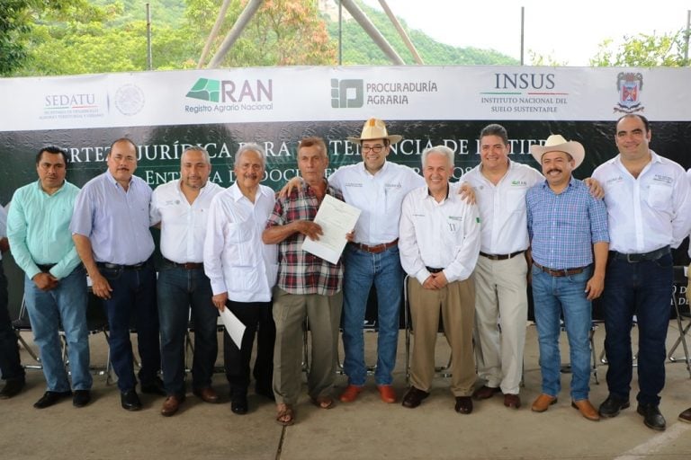 Más de 100 familias de la comunidad de Cofradía de Hidalgo reciben títulos de propiedad