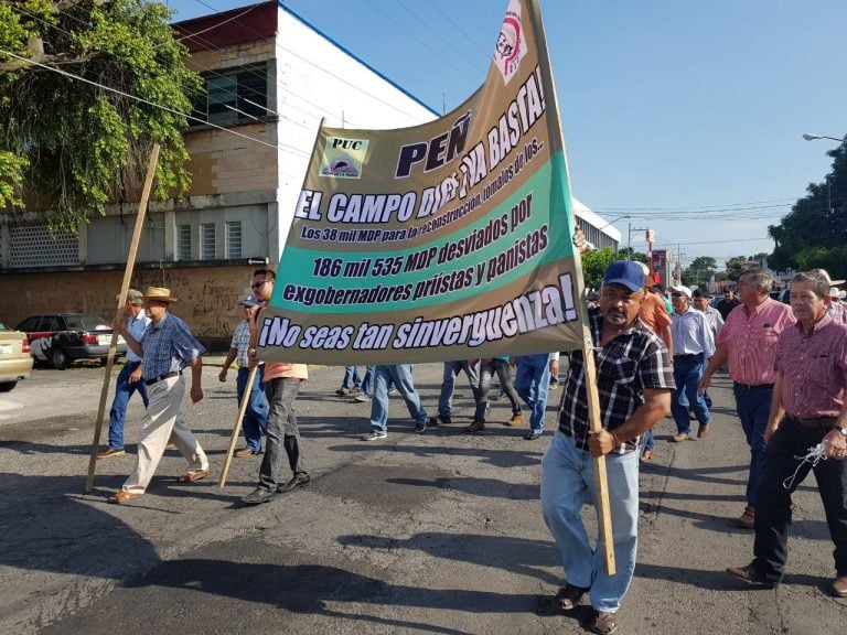 Toman campesinos oficinas de Sagarpa