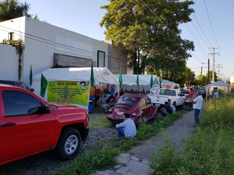 Toman oficinas de Sedatu Colima