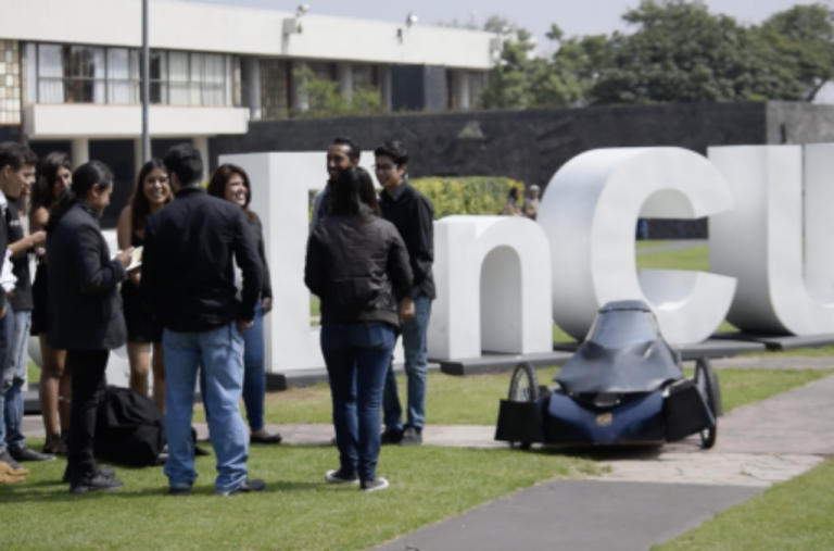 Vehículo eléctrico construido por alumnos de la UNAM competirá en torneo