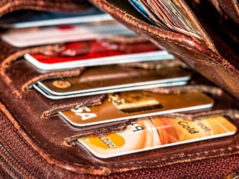 Descubre el error por el que tus tarjetas generan mayores intereses