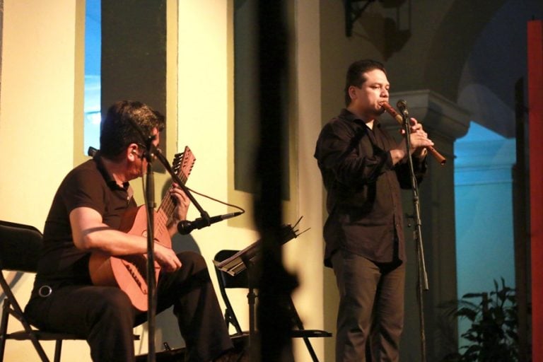 Ofrecen concierto con instrumentos antiguos