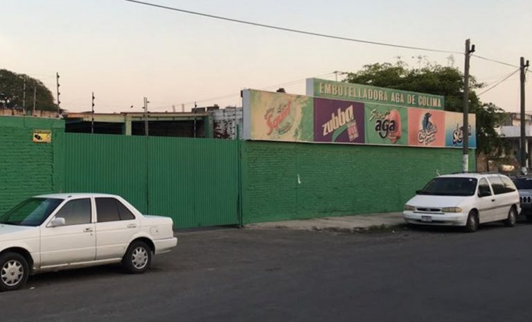 Asaltan embotelladora de Tecomán