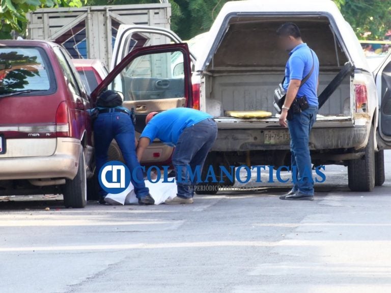 Fallece a bordo de su auto por complicaciones médicas