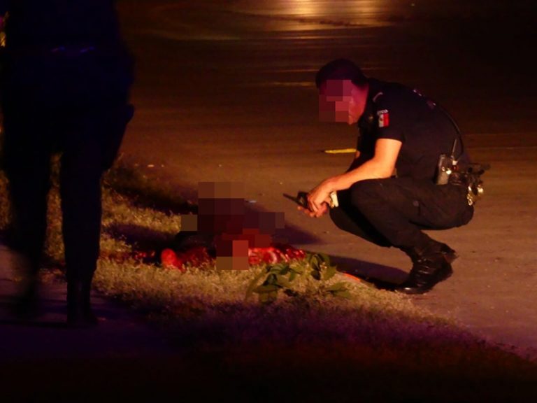 Encuentran una persona herida con machete en plena vía pública, en Tecomán